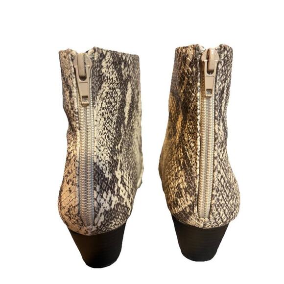 Qupid Booties Snake Skin Black White Block Heel Boots Womens Shoes 7 Pointed Toe - Picture 6 of 9